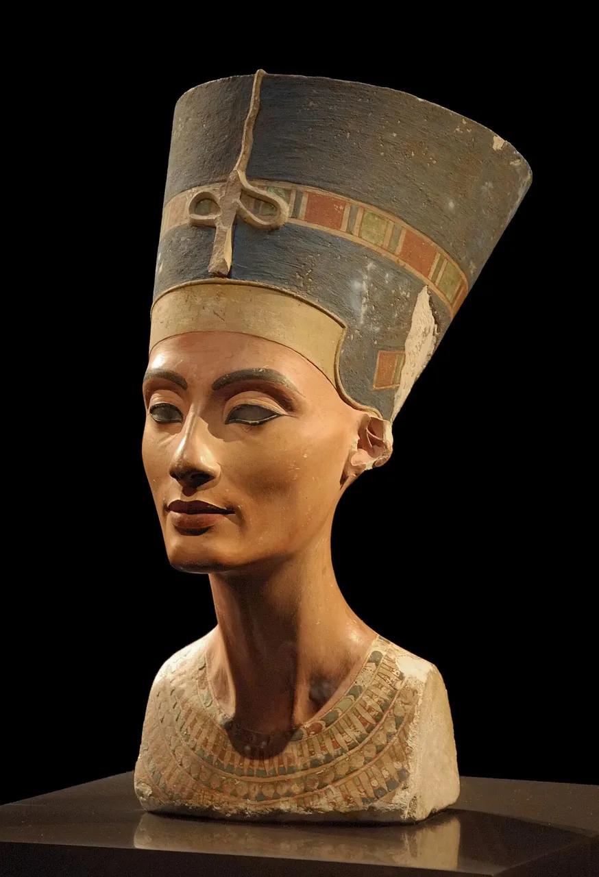The bust of Nefertiti, an often-cited example of an oval face